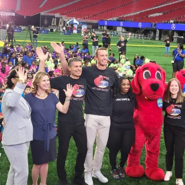 Mercedes-Benz USA and Safe Kids Worldwide Launch Clifford Takes a Ride and Kick Off National Book and Safety Tour
